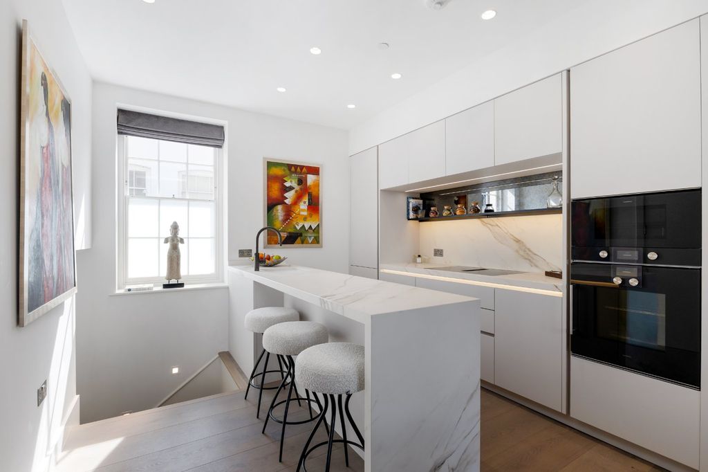 Property photo 3 of 25 Breakfast Bar