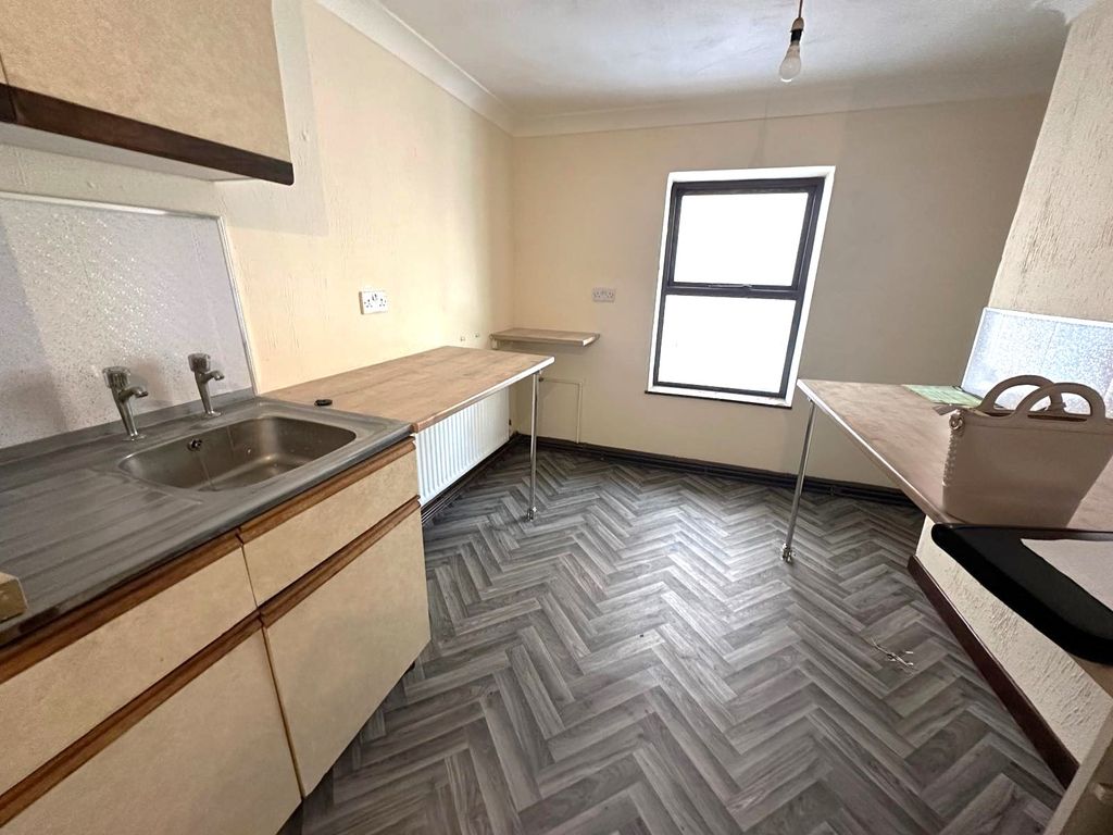 Property photo 3 of 4 Kitchen