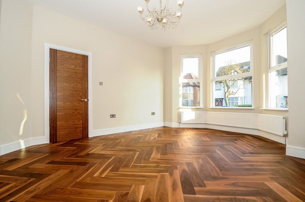 Property photo 3 of 8 Picture No. 13