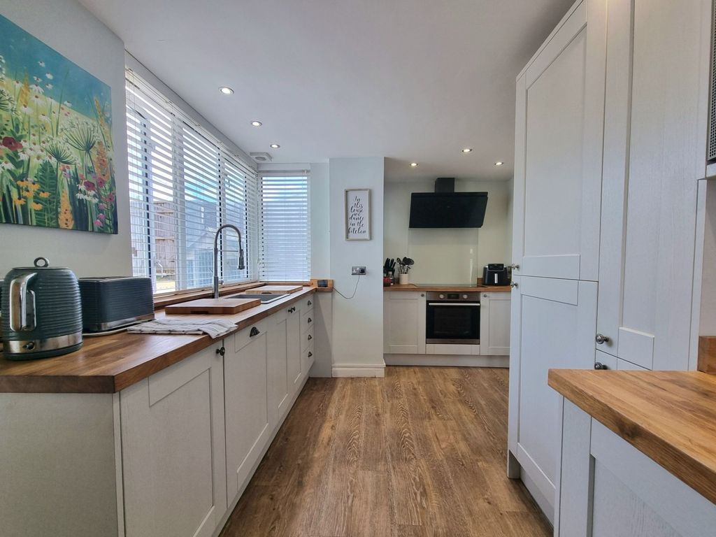 Property photo 3 of 48