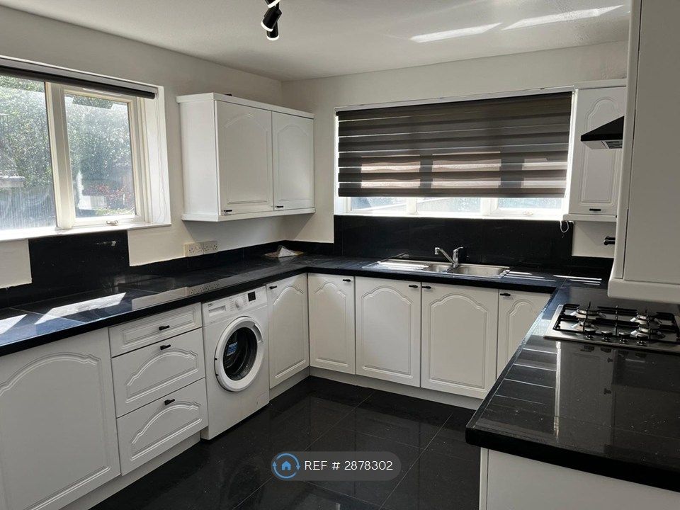 Property photo 1 of 10 Kitchen