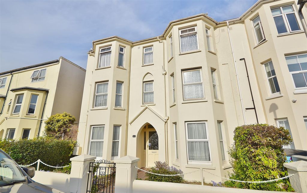 Property photo 1 of 28 Outside - Front