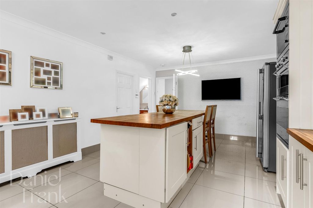 Property photo 3 of 30