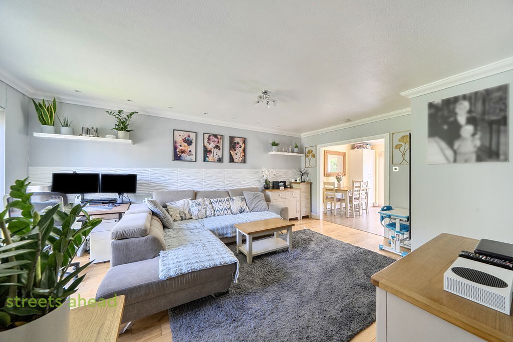 Property photo 2 of 18 7d0d5E8c-77c5-413...