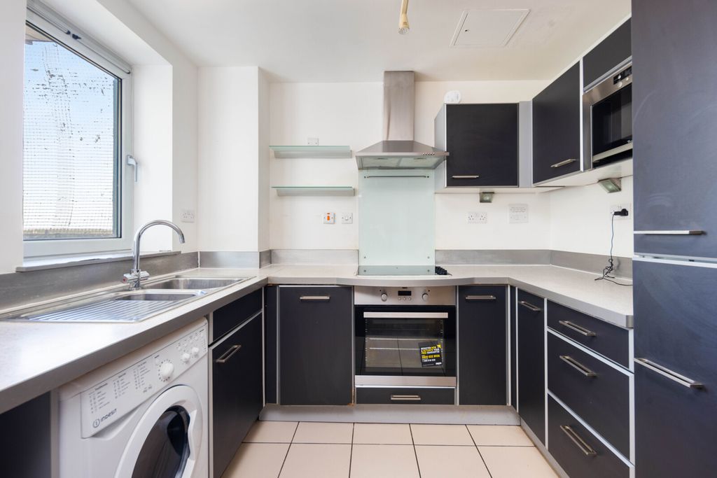 Property photo 3 of 12 Kitchen