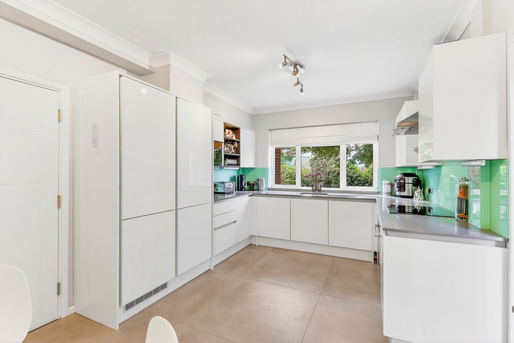 Property photo 3 of 41