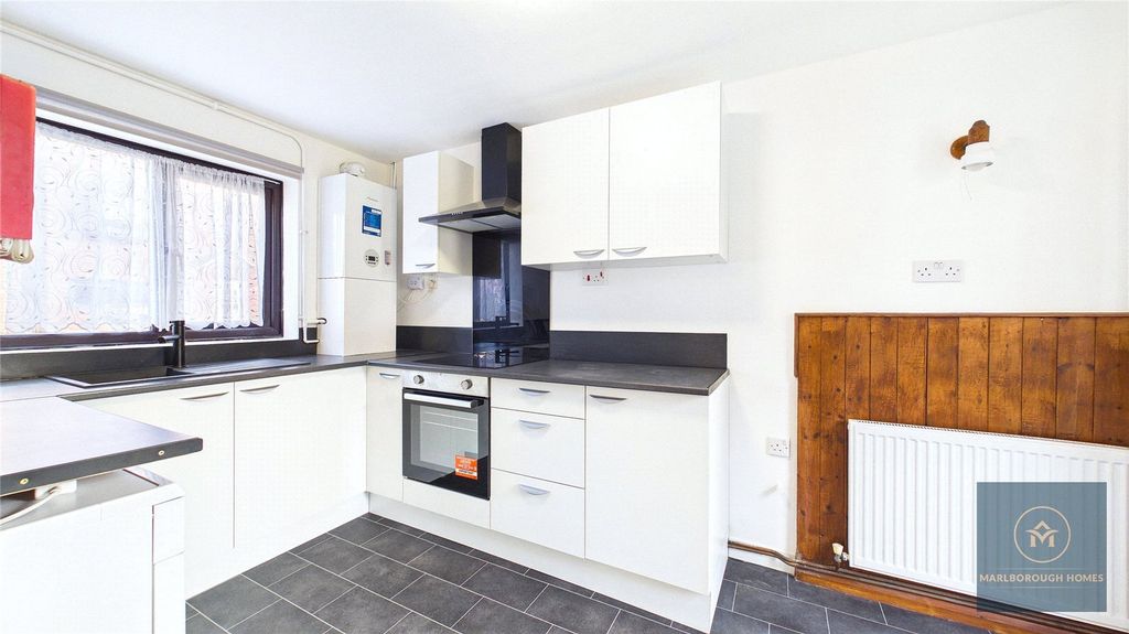 Property photo 2 of 20 London E6