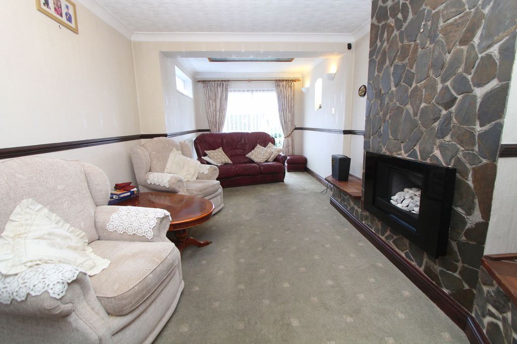 Property photo 2 of 23