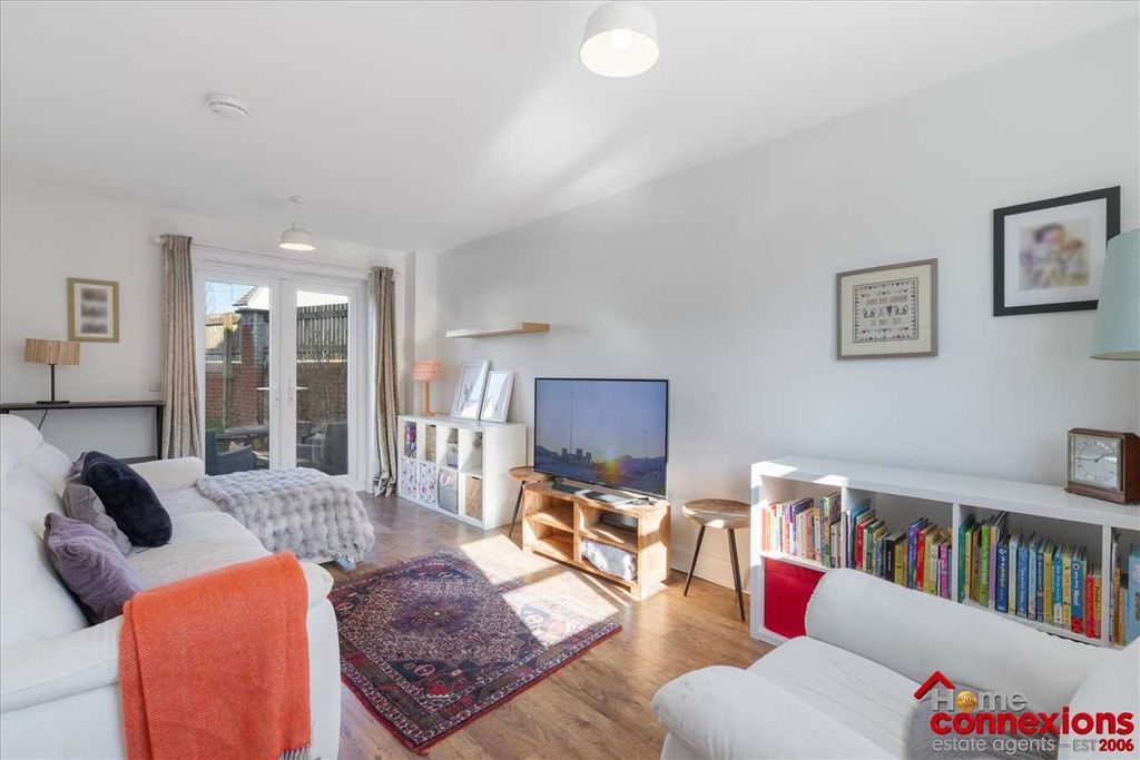 Property photo 2 of 25 Lounge (1)