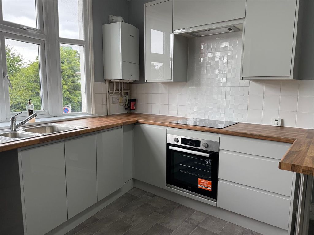 Property photo 1 of 13 Kitchen 2.Jpg