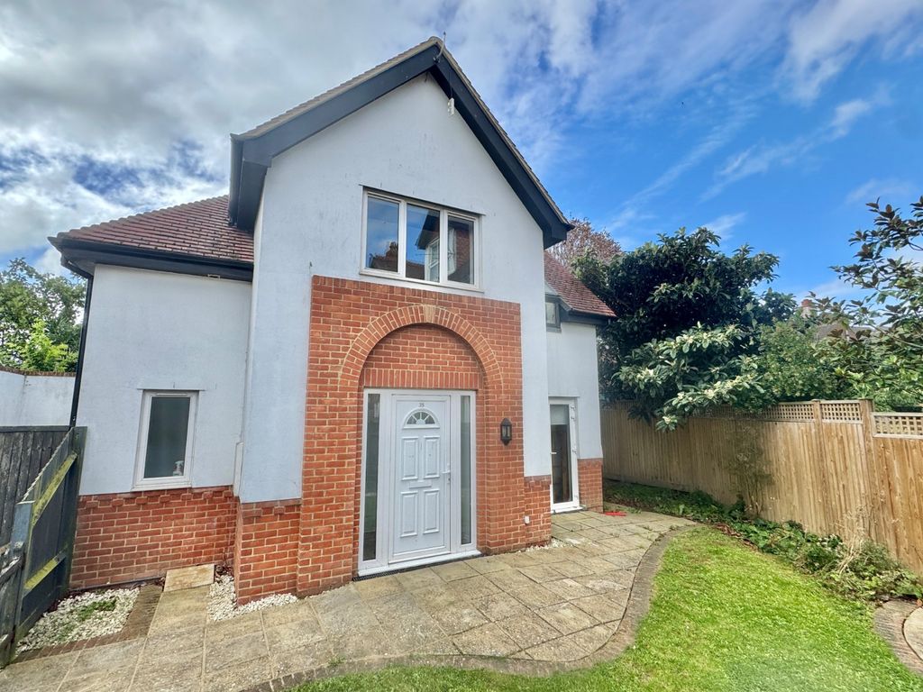Property photo 1 of 13 Limes Road