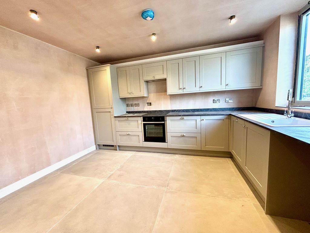 Property photo 2 of 3