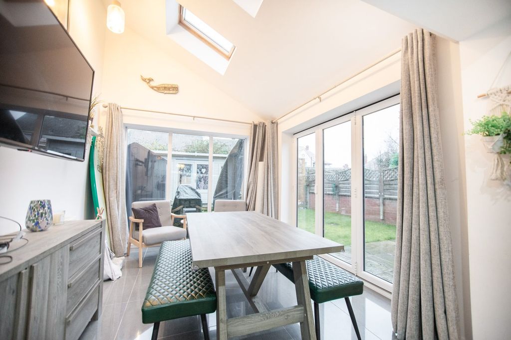 Property photo 3 of 29 Kitchen