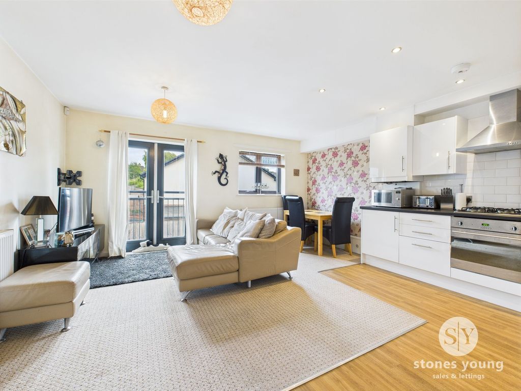 Property photo 2 of 10