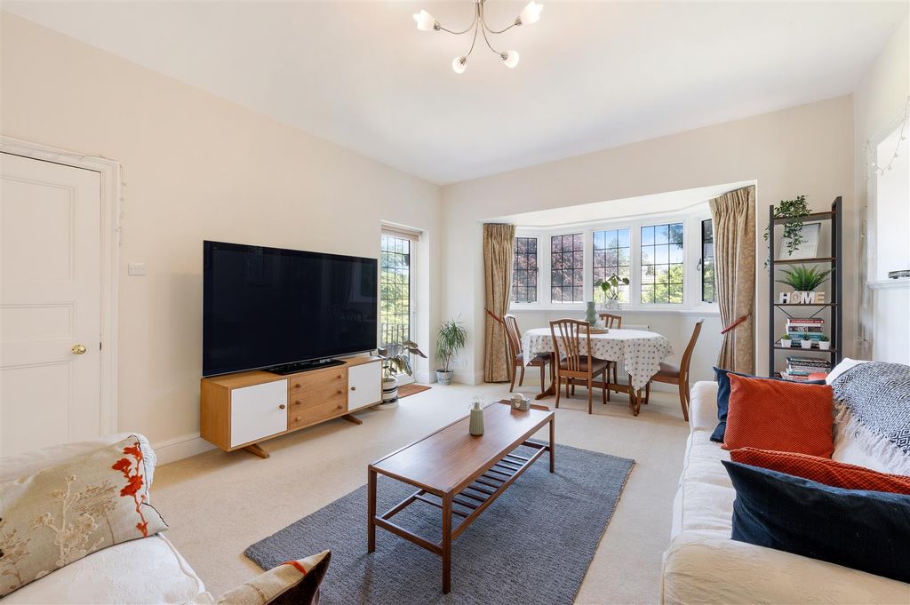 Property photo 3 of 16 Lynwood Road (15).Jpg