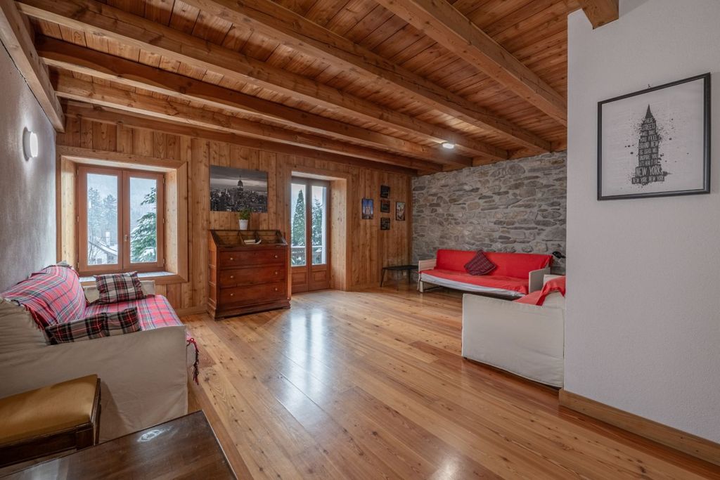 Property photo 2 of 12 Chamonix Chalet For