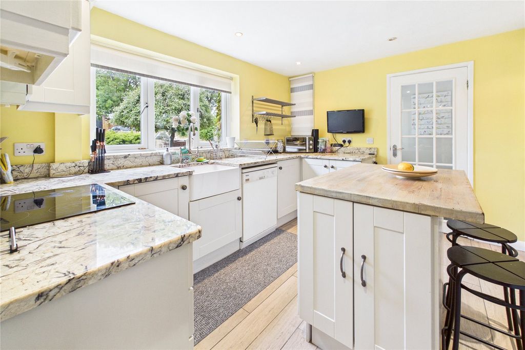 Property photo 3 of 33 Kitchen