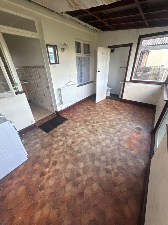 Property photo 3 of 8 Conservatory