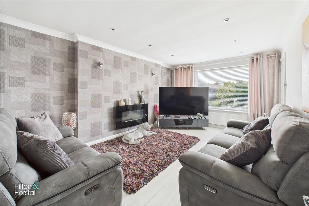Property photo 3 of 17 Briercliffe Road