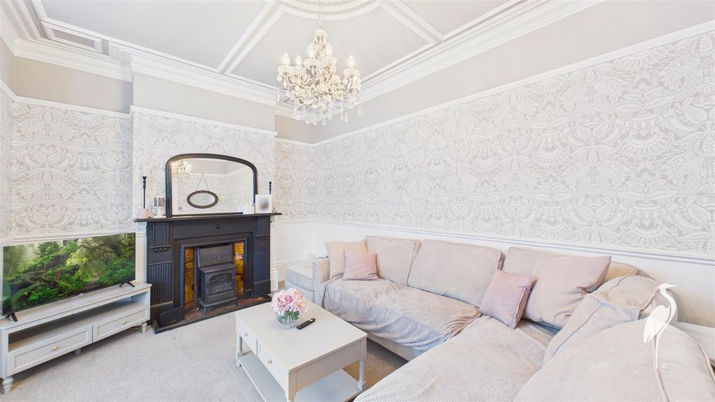 Property photo 3 of 25 Lounge