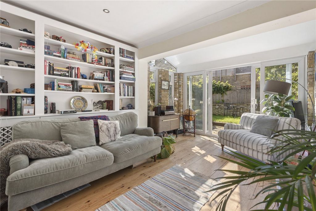 Property photo 3 of 12 Reception