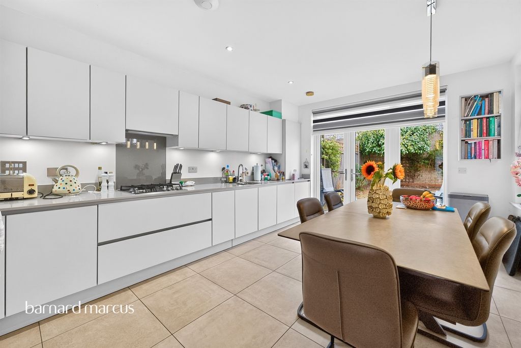 Property photo 2 of 19