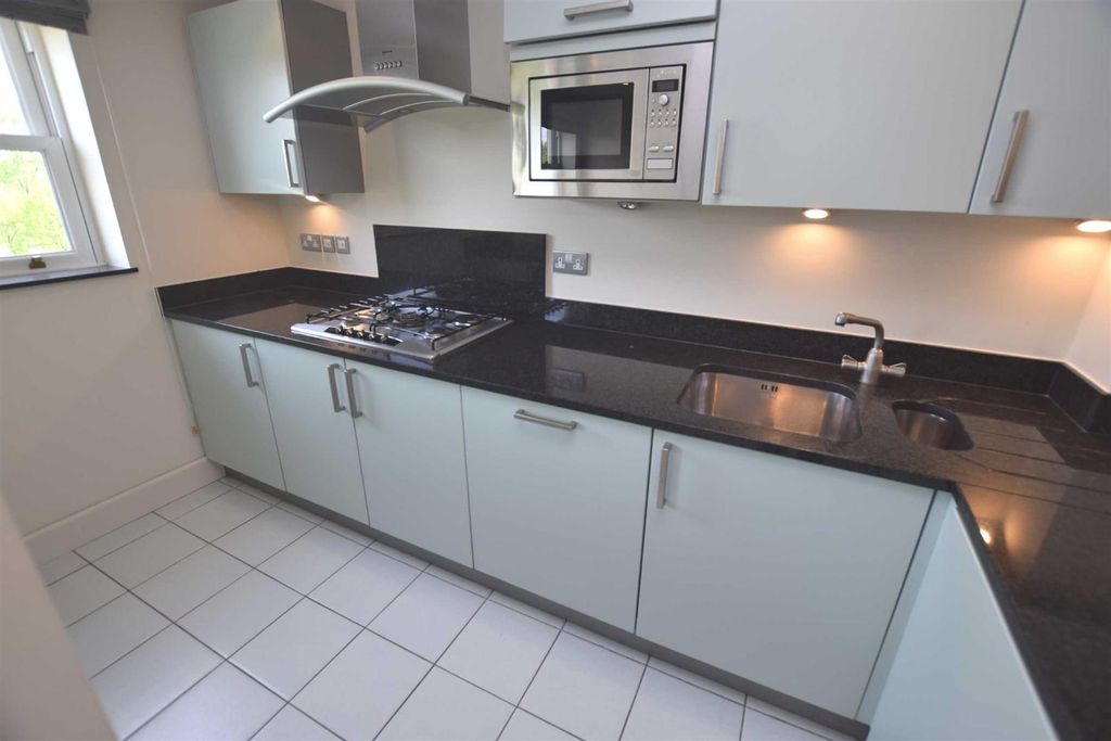 Property photo 3 of 21