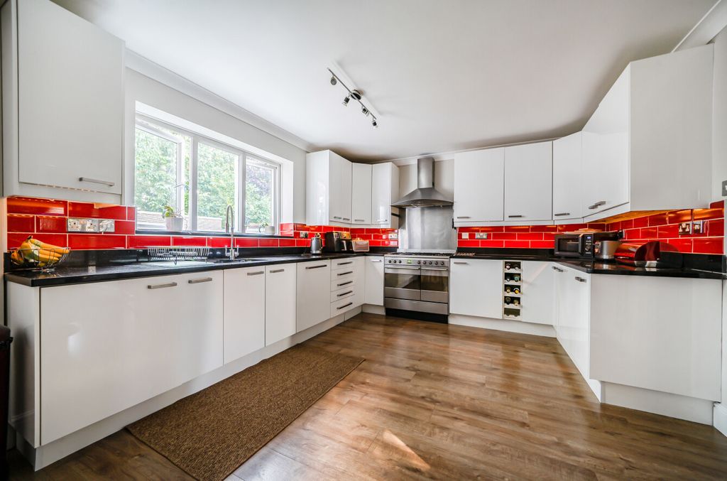 Property photo 3 of 20 1330986-5-689B236...