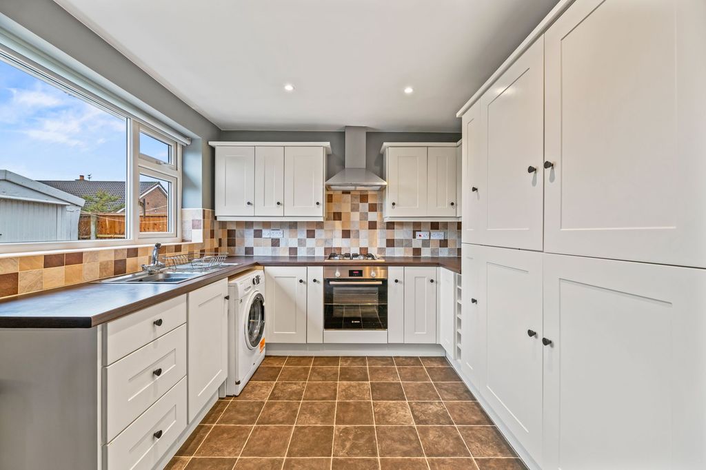 Property photo 3 of 15 Kitchen