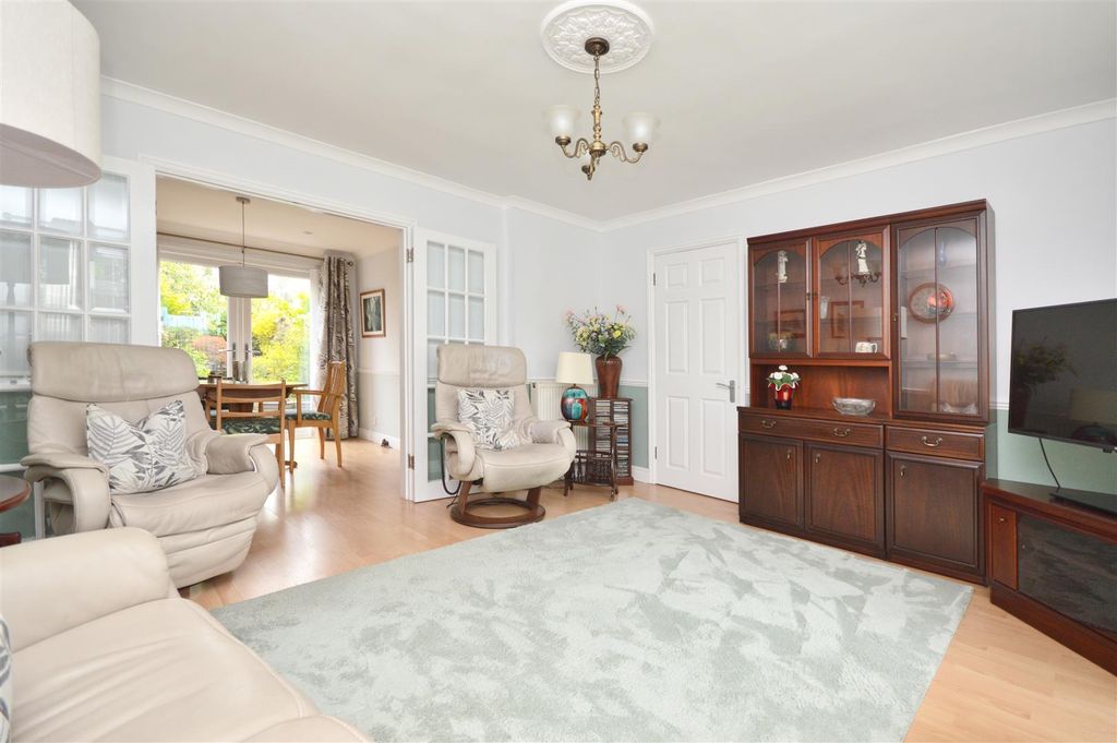 Property photo 3 of 15 Sitting Room
