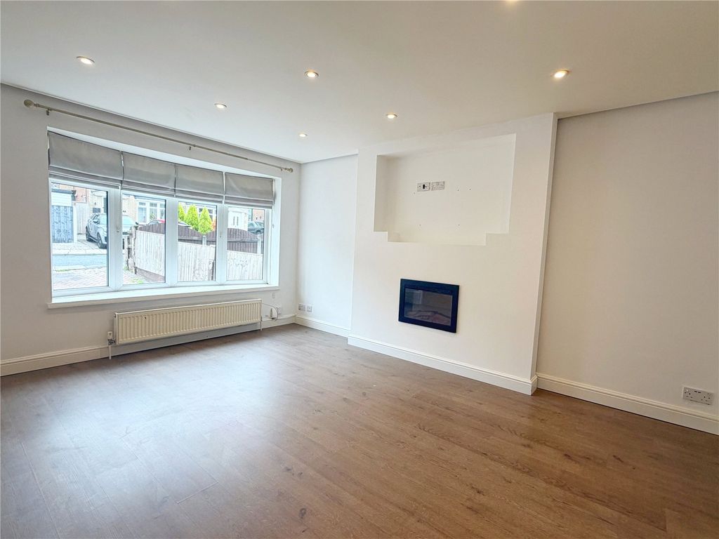 Property photo 3 of 17 Picture No. 23