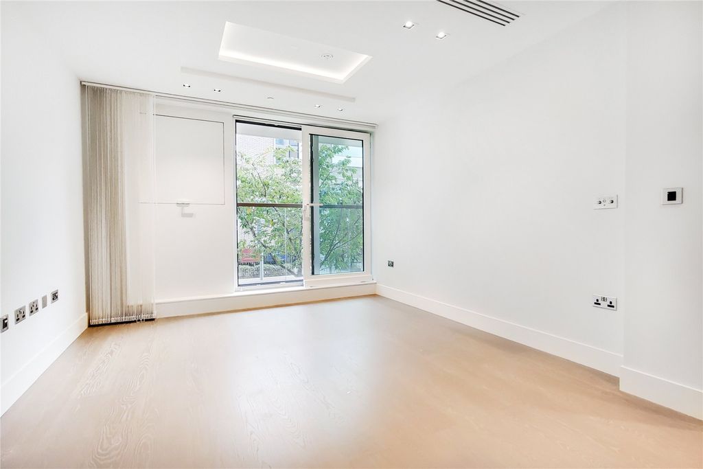 Property photo 2 of 13 Bridgeman House