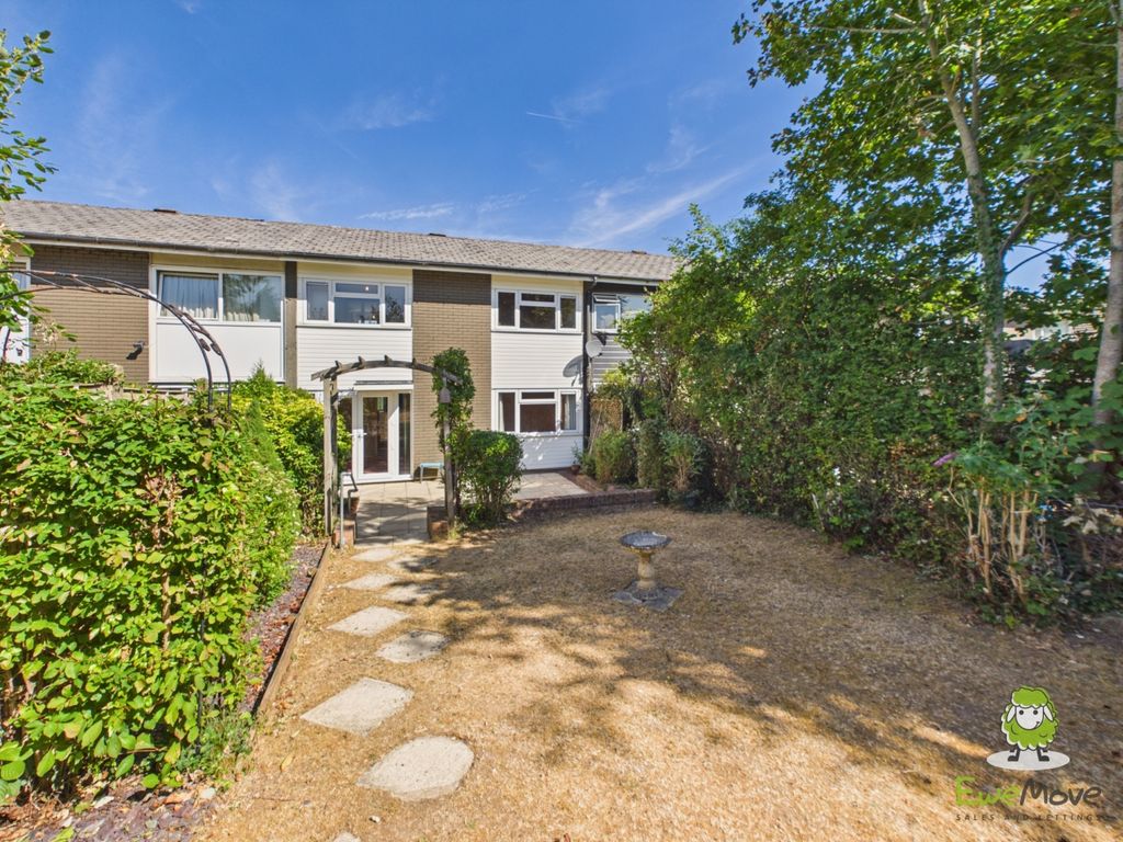 Property photo 1 of 21 Ewemove Estate Agents Basingstoke - 26 West Ham Cl