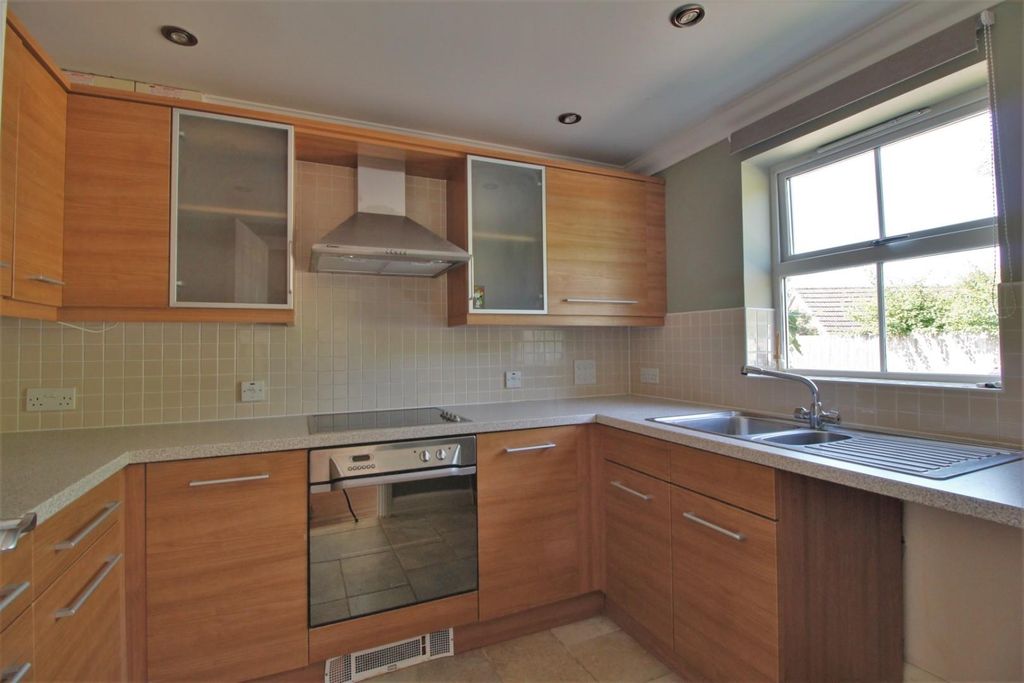 Property photo 2 of 10 Kitchen