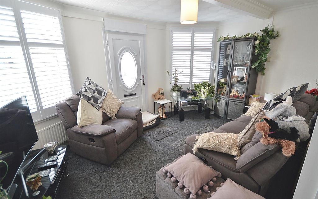 Property photo 2 of 10 Lounge