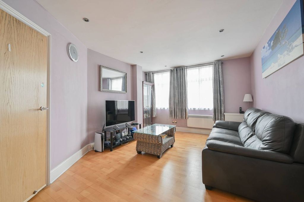 Property photo 2 of 8