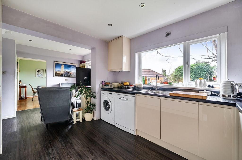 Property photo 3 of 21 1409101-11-699710...