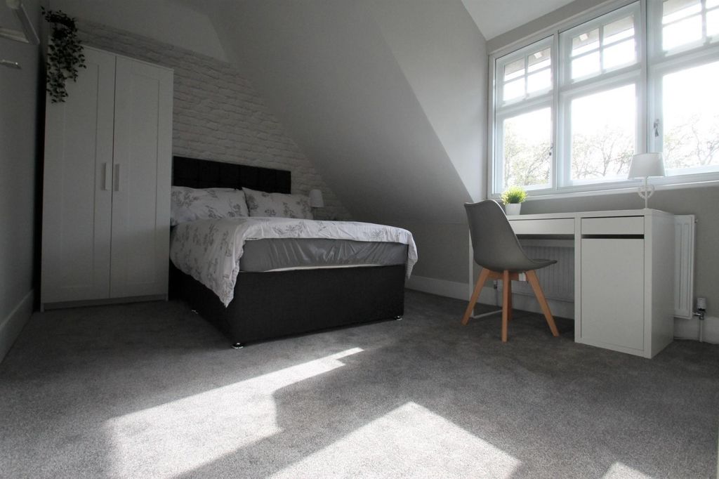 Property photo 1 of 11 Room 7 (Main)