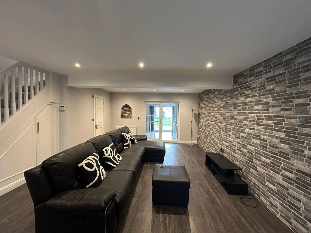 Property photo 3 of 14 Gallery