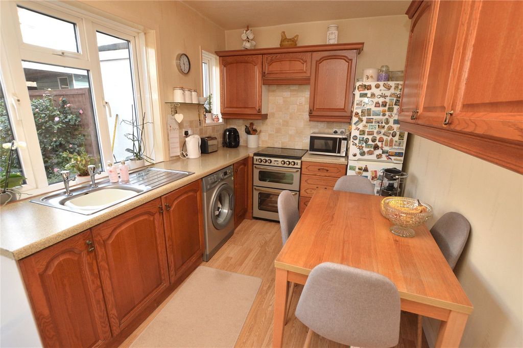 Property photo 3 of 12 Kitchen