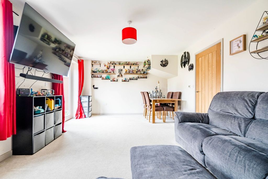 Property photo 3 of 19