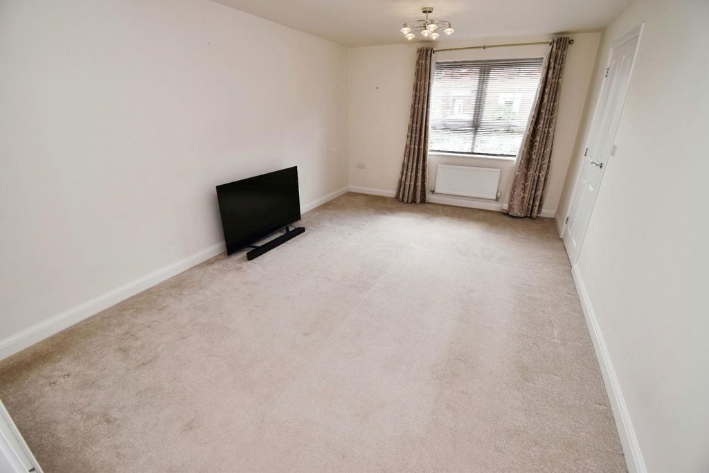 Property photo 2 of 18 Living Room