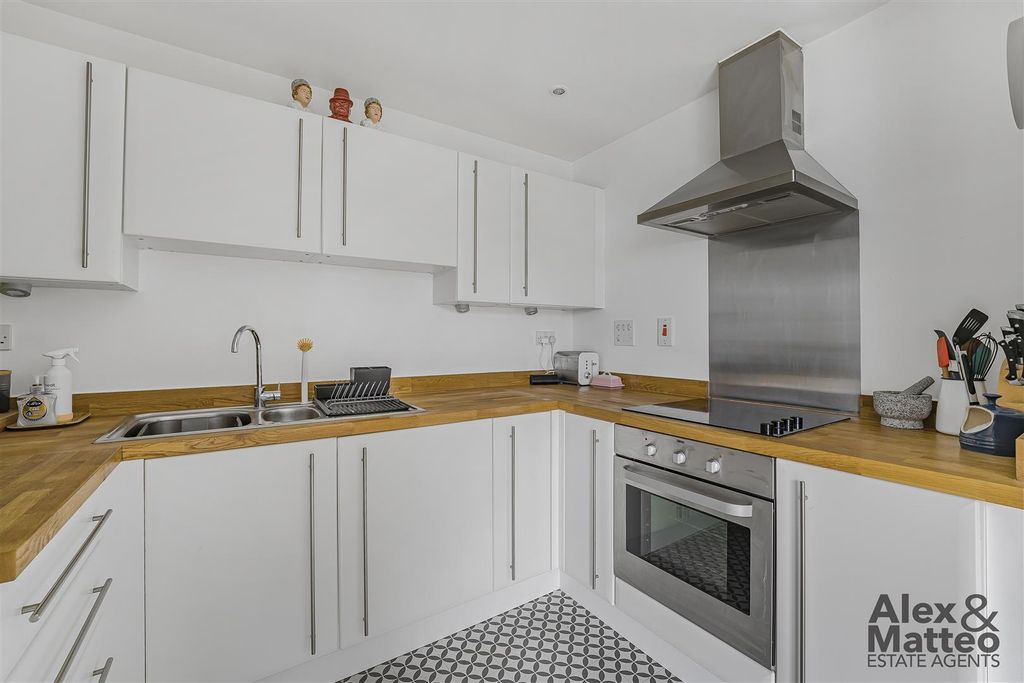 Property photo 2 of 19 Davoll Court