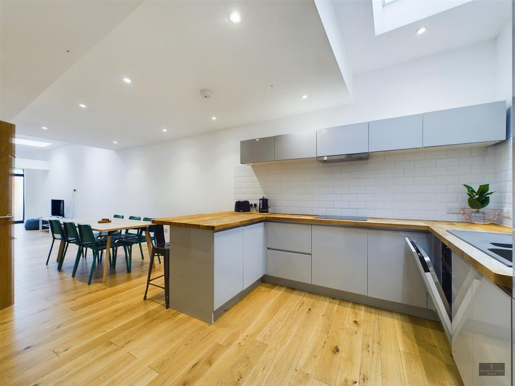 Property photo 2 of 10 Cam01856G0-Pr0140-Still001.Jpg