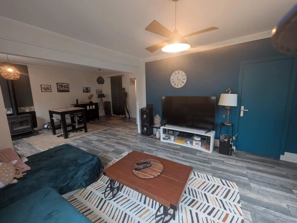 Property photo 3 of 12