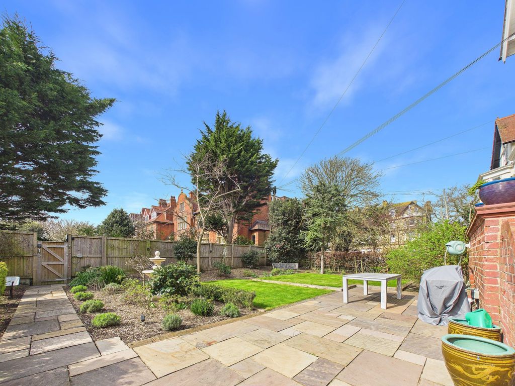 Property photo 2 of 27 Private Garden