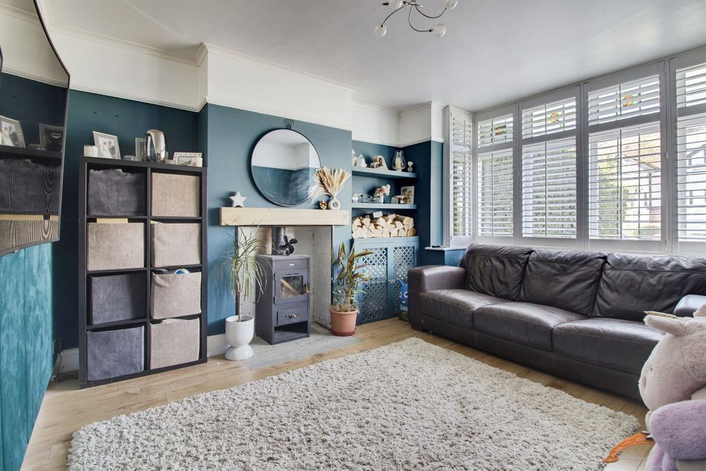 Property photo 2 of 17