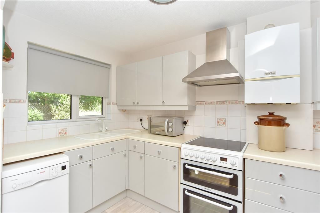 Property photo 3 of 8 Kitchen