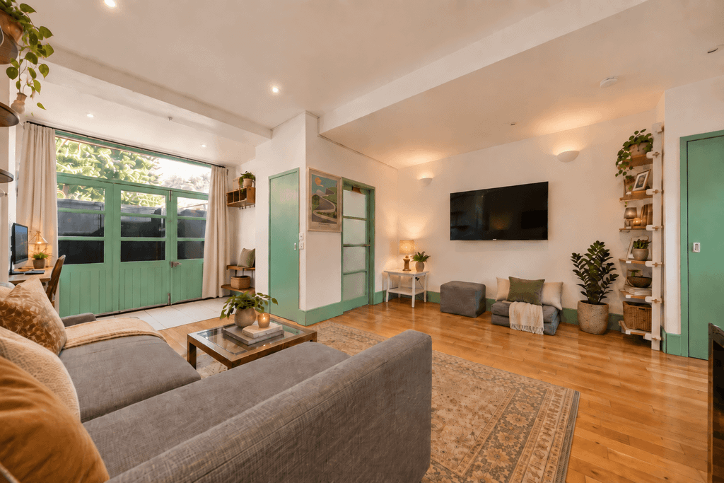 Property photo 2 of 10 Living Space 3