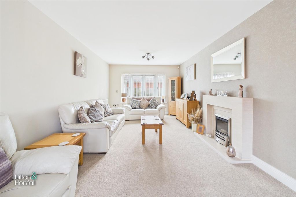 Property photo 3 of 22 Grenfell Gardens